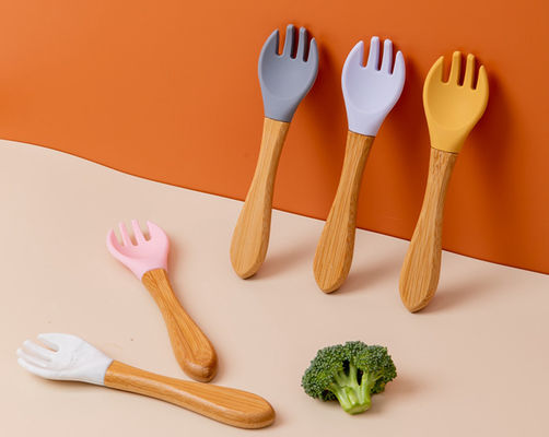 Cuillère libre de silicone du bébé 5pcs de latex réglée avec la poignée en bois
