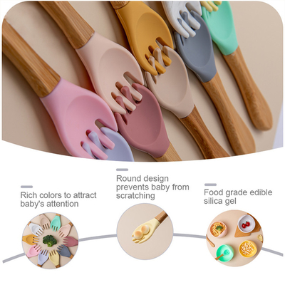 La fourchette en bois de poignée d'enfants infantiles libres de Bpa a placé la cuillère de bébé de silicone