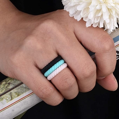 Noir empilable tressé mince Ring Hypoallergenic Silicone Wedding Rings de sport pour des femmes