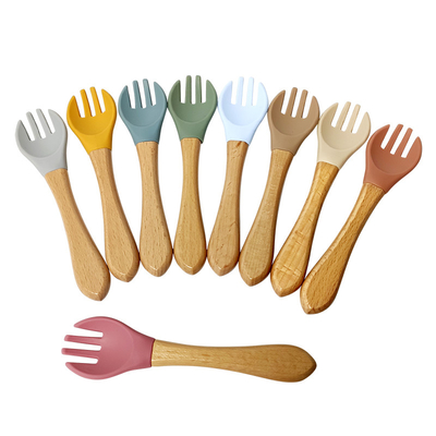 La fourchette en bois de poignée d'enfants infantiles libres de Bpa a placé la cuillère de bébé de silicone