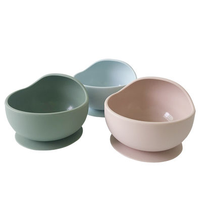 La cuvette réglée de alimentation de bébé de silicone de silicone en forme de coeur a placé 2-4 ans